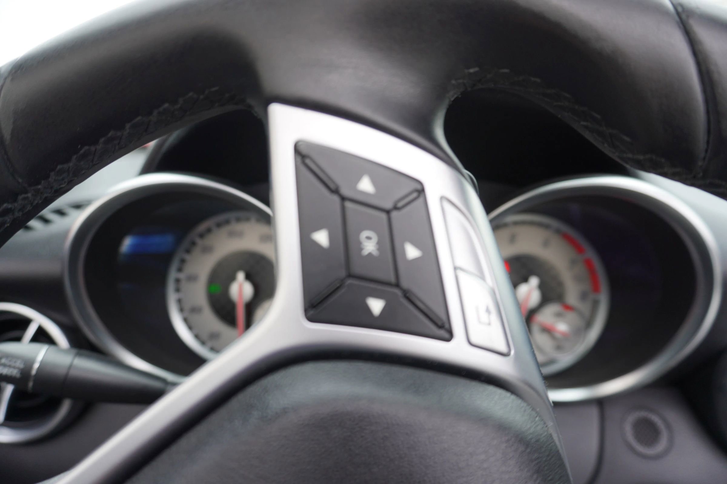 Used 2012 Mercedes-Benz SLK 350 image 22