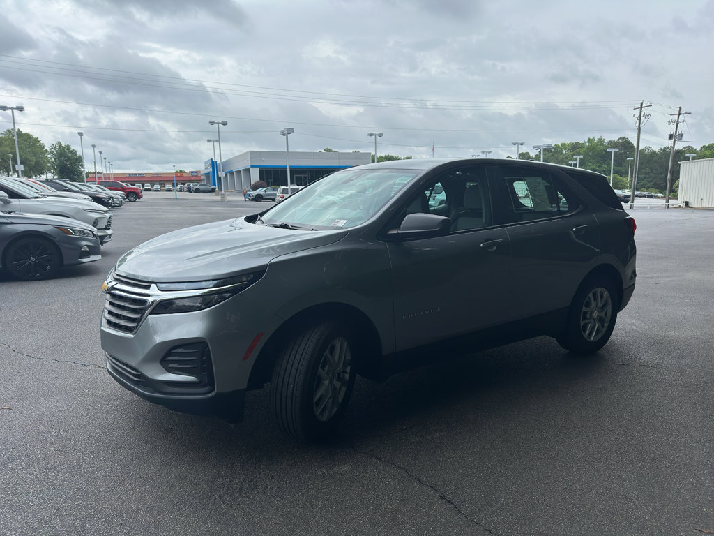 Used 2024 Chevrolet Equinox LS w/ Driver Confidence II Package FWD image 2
