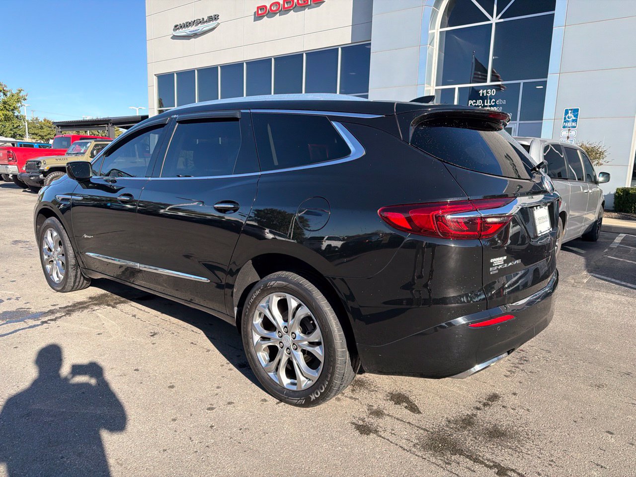 Used 2020 Buick Enclave Avenir w/ Avenir Technology Package AWD/4WD image 6