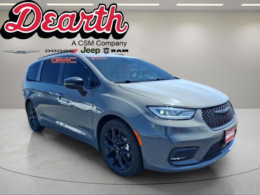 Used 2025 Chrysler Pacifica Limited