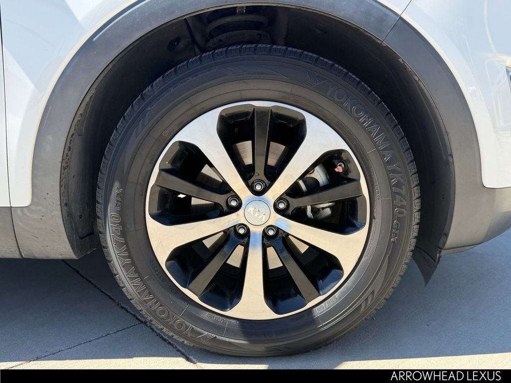 Used 2017 Kia Sorento EX image 10