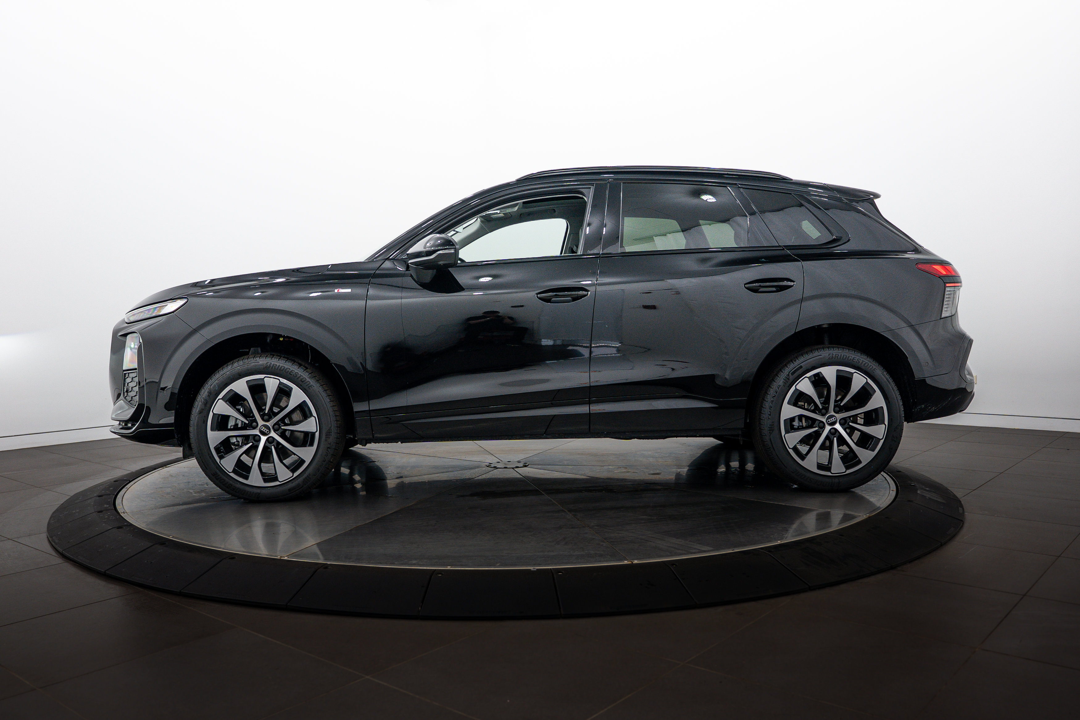 New 2026 Audi Q3 quattro 2.0T AWD/4WD image 7