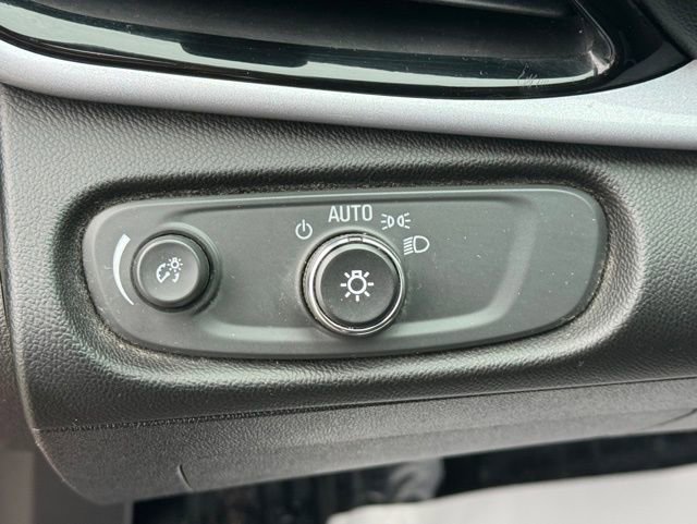 Used 2017 Chevrolet Volt LT FWD image 13