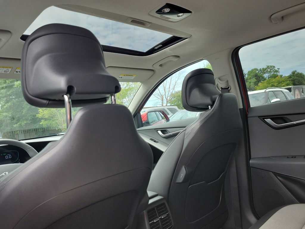 New 2026 Kia Niro FWD image 25