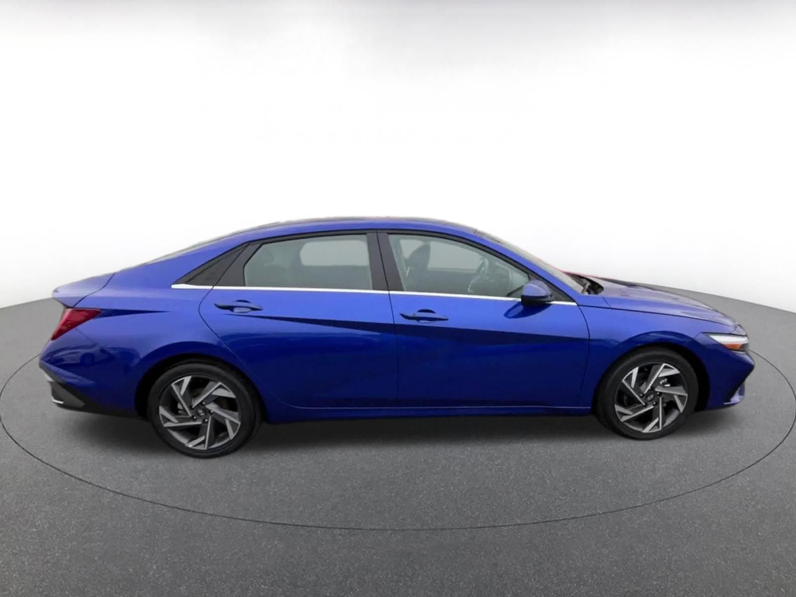 Used 2025 Hyundai Elantra SEL image 16