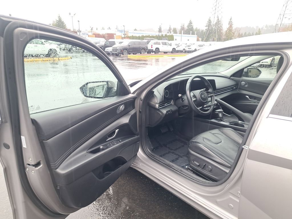 Used 2023 Hyundai Elantra Limited image 10