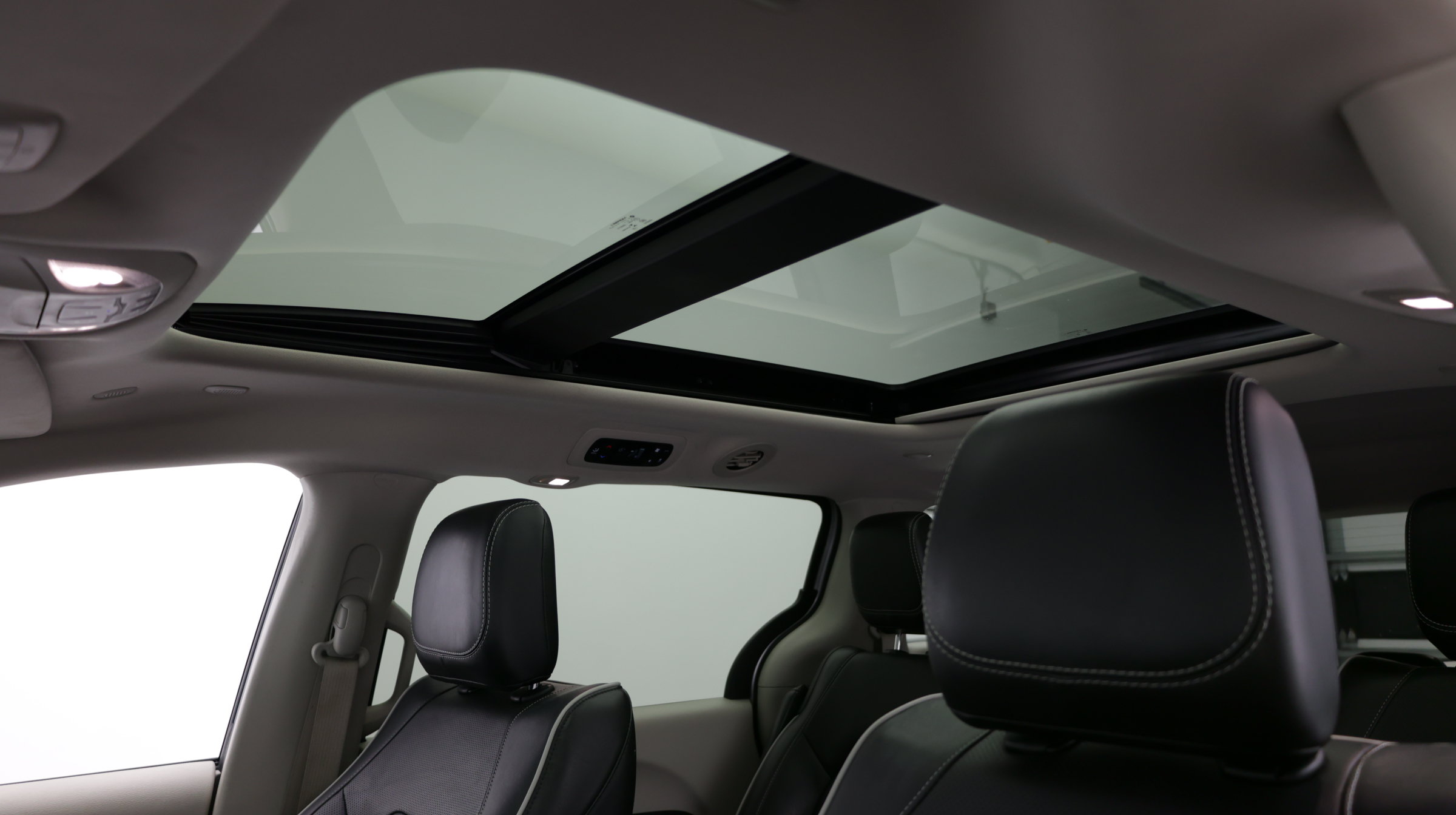 Used 2023 Chrysler Pacifica Limited FWD image 35