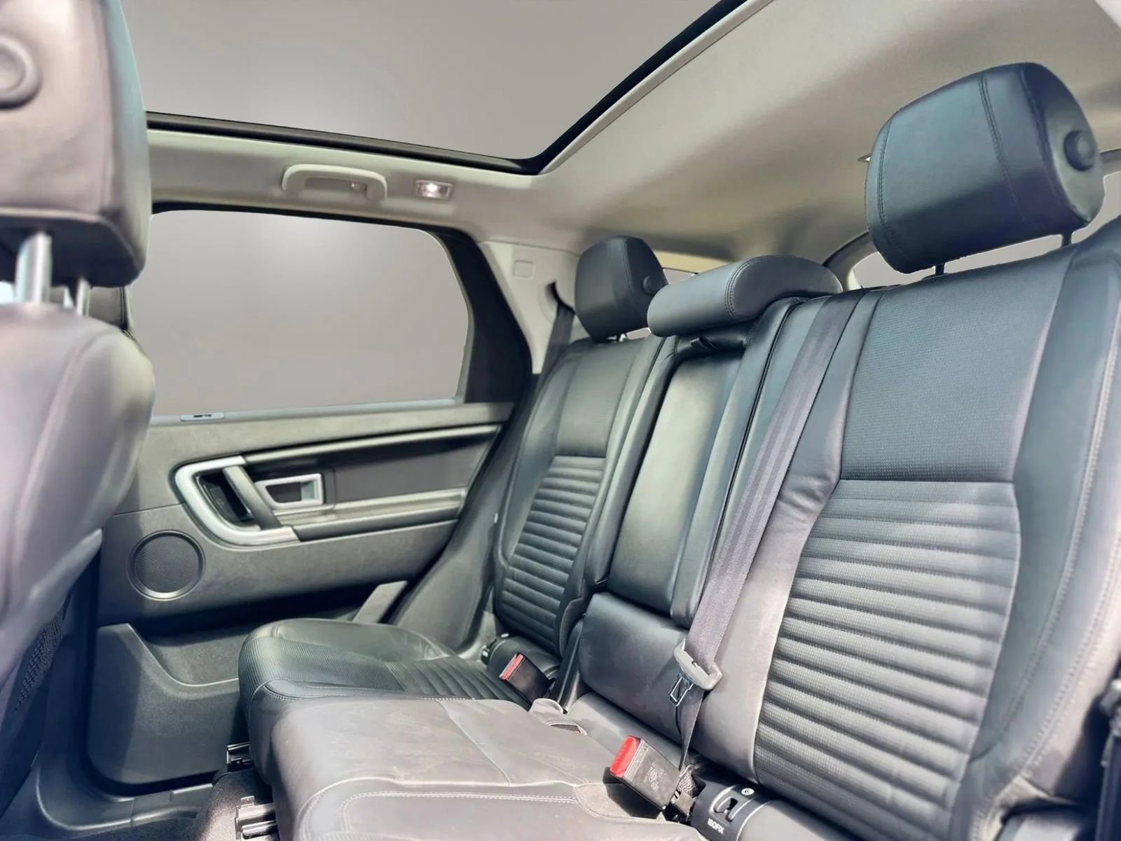 Used 2016 Land Rover Discovery Sport HSE Luxury image 15