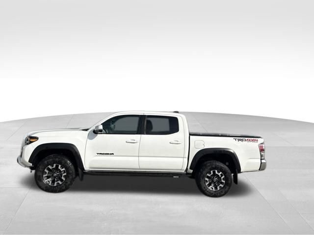 Used 2023 Toyota Tacoma TRD Off-Road w/ Black Out Package (TMS) AWD/4WD image 4