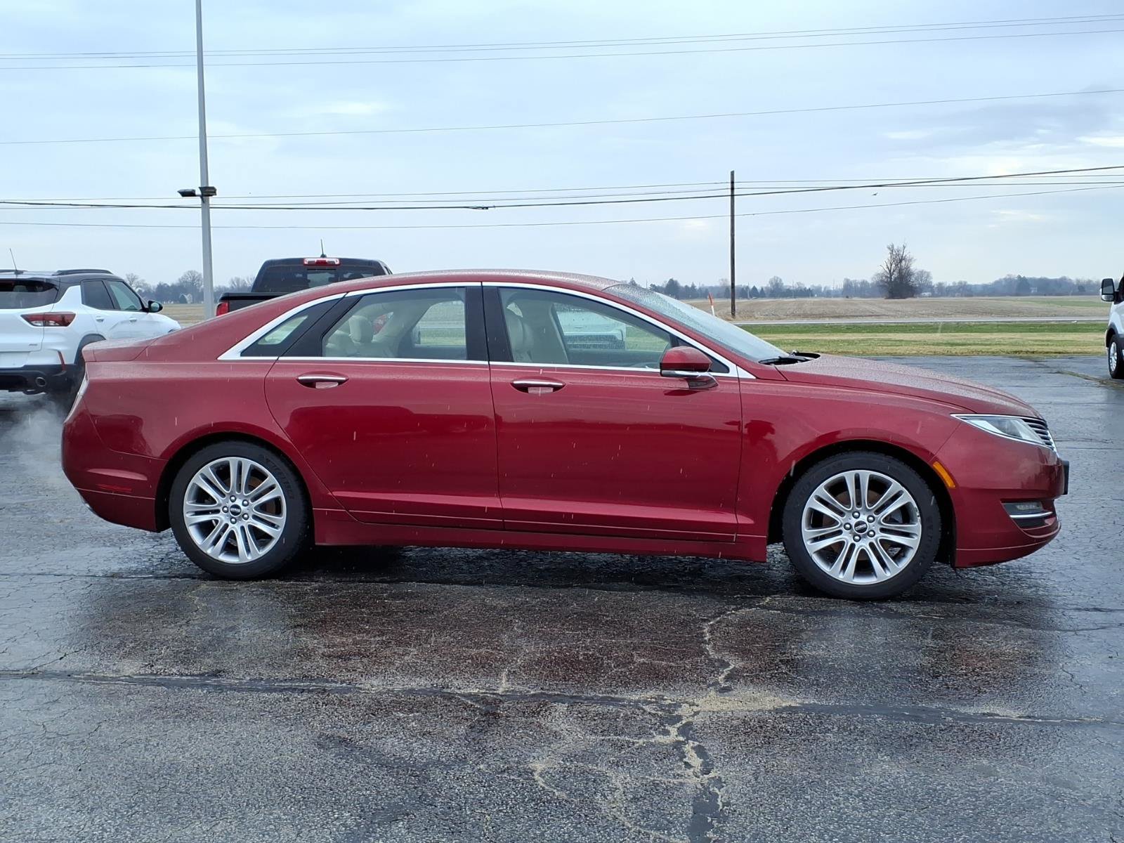 Used 2013 Lincoln MKZ FWD image 2