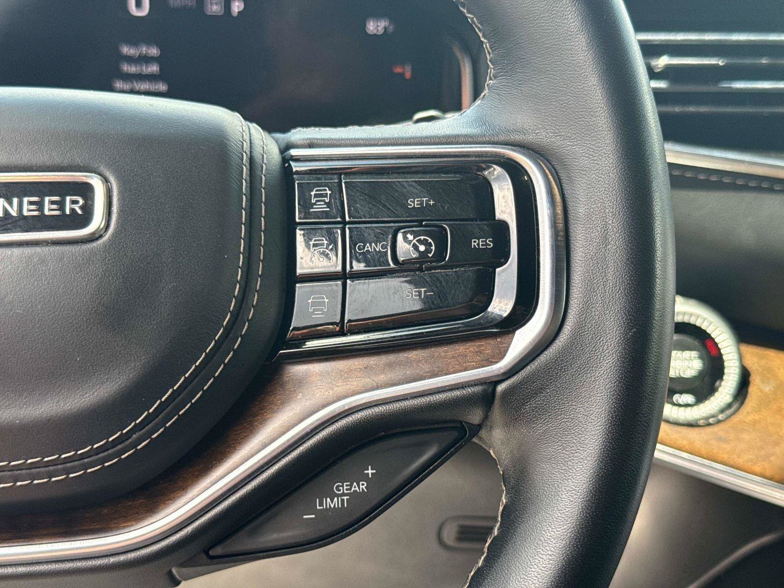 Used 2023 Jeep Grand Wagoneer Series II AWD/4WD image 31