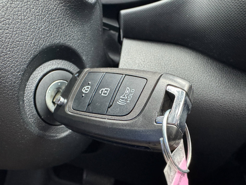 Used 2022 Hyundai Venue SEL w/ Cargo Package image 18