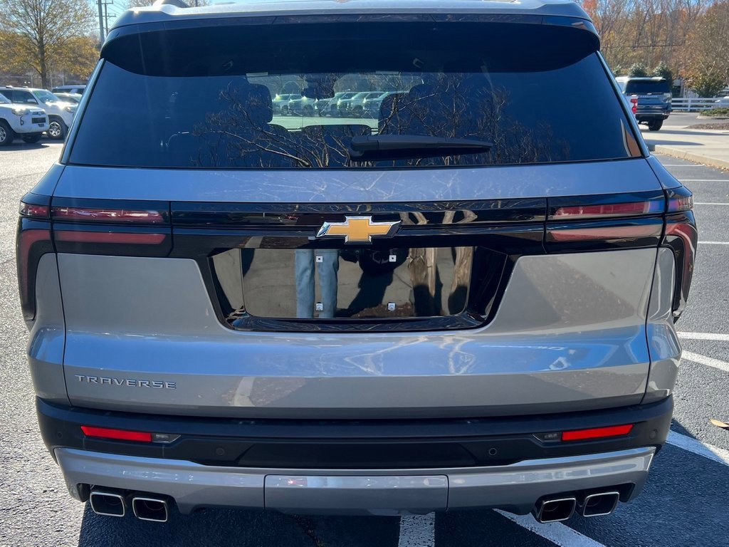 Used 2025 Chevrolet Traverse LT image 17