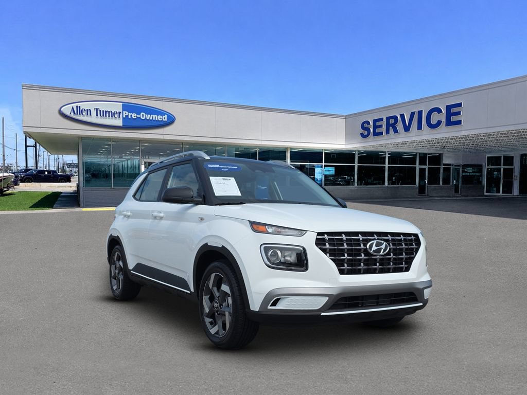 Certified 2026 Hyundai Venue SEL FWD image 2