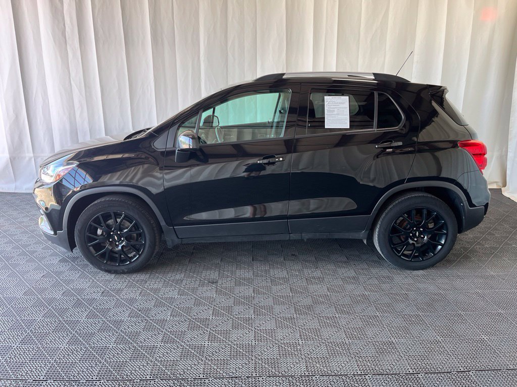 Used 2021 Chevrolet Trax LT w/ Midnight Edition FWD image 24