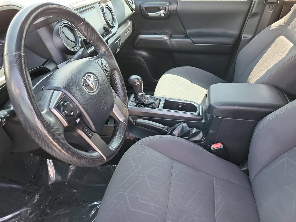 Used 2019 Toyota Tacoma TRD Off-Road w/ Technology Package AWD/4WD image 11