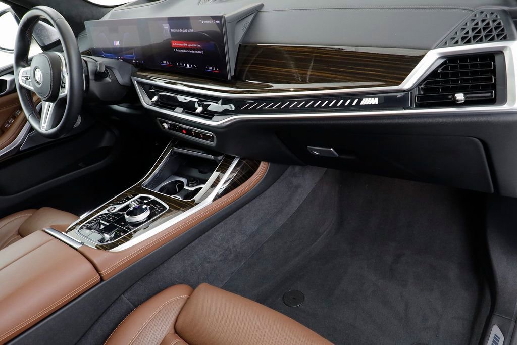 Used 2025 BMW X7 M60i image 21