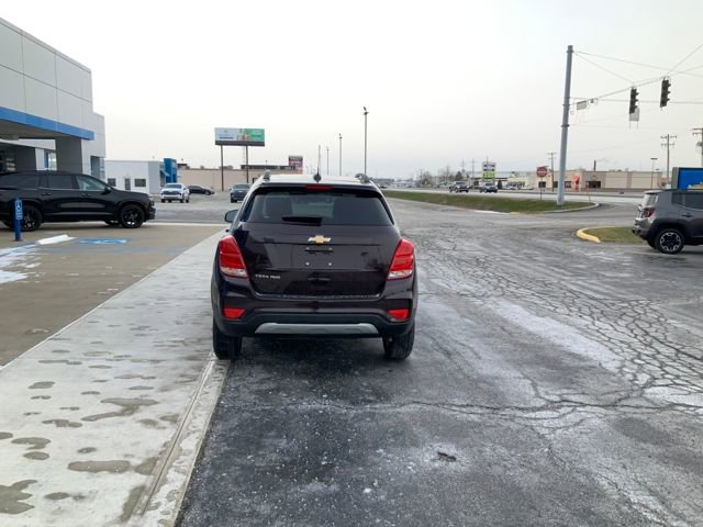 Used 2022 Chevrolet Trax LT w/ LT Convenience Package image 8