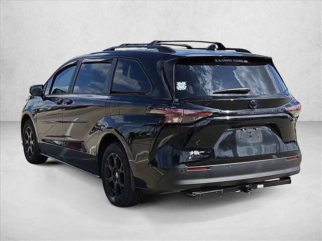 Used 2025 Toyota Sienna XLE Woodland Edition AWD/4WD image 8