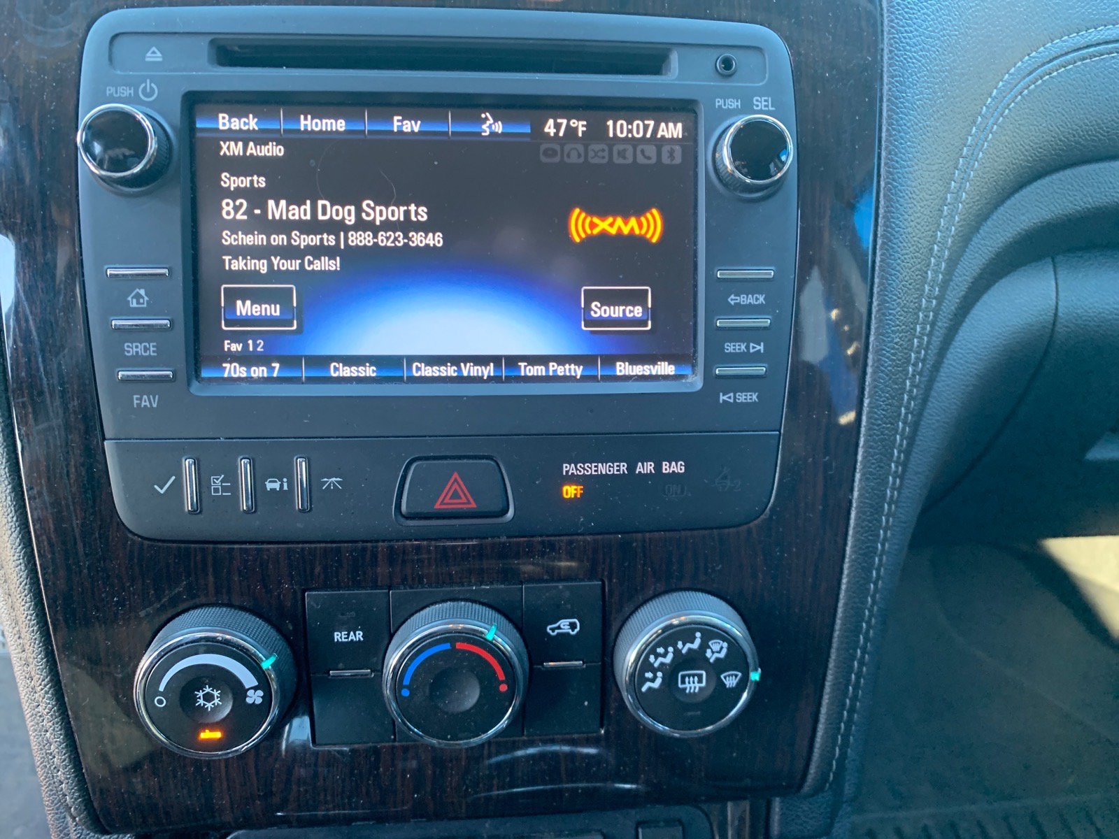Used 2015 Chevrolet Traverse LT w/ Style and Technology Package FWD image 11