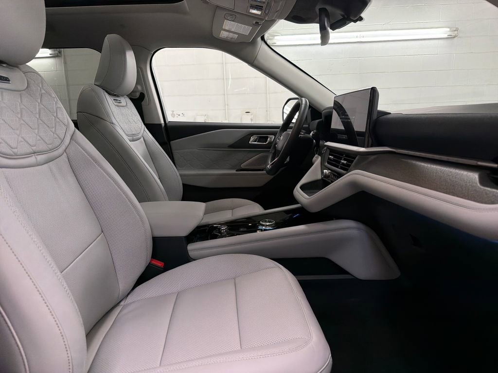 New 2026 Ford Explorer Platinum w/ LUX Leather Package AWD/4WD image 29