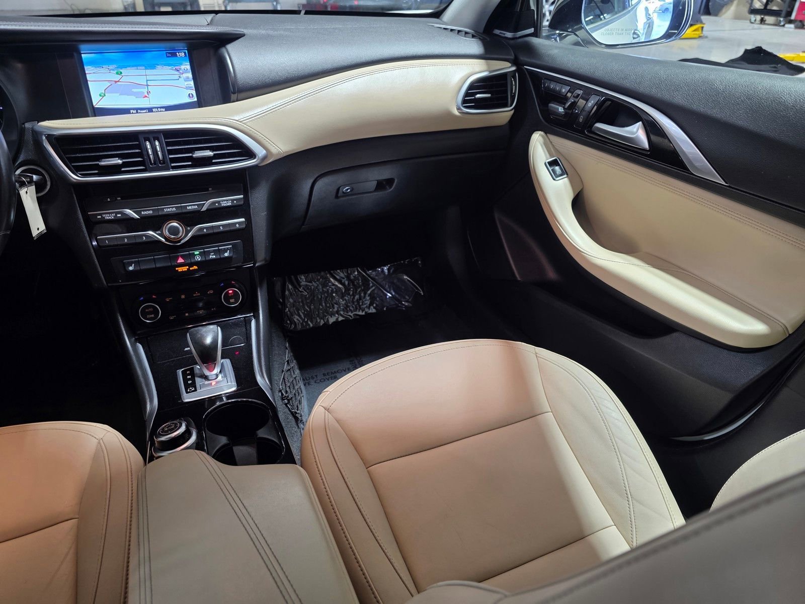 Used 2017 INFINITI QX30 Premium w/ Navigation Package FWD image 17