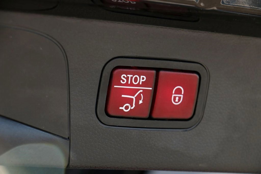 Used 2019 Mercedes-Benz GLC 300 4MATIC image 37