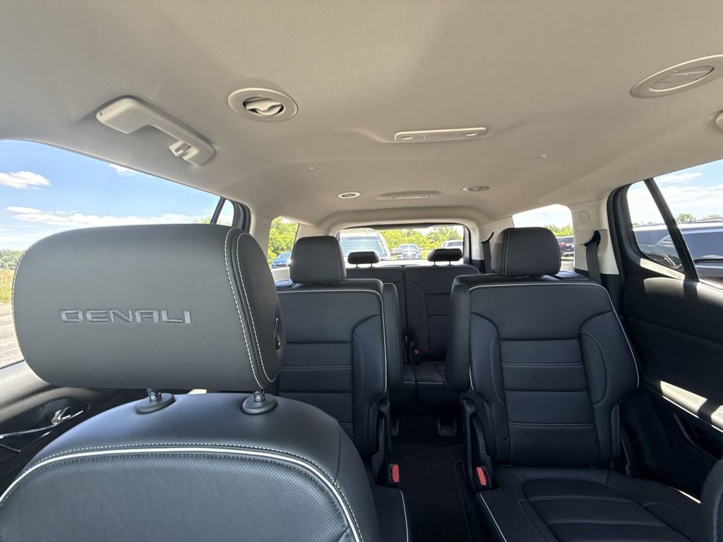Used 2021 GMC Acadia Denali w/ Denali Technology Package FWD image 28