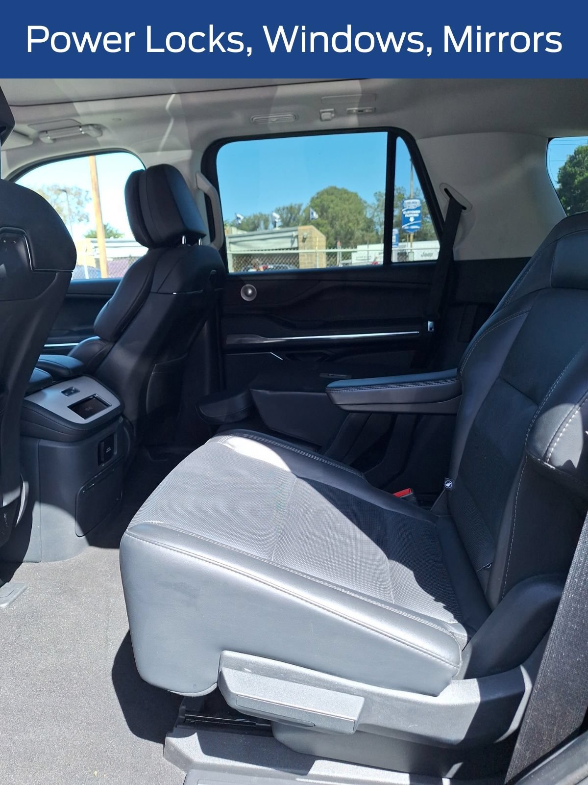 Used 2025 Lincoln Navigator Reserve AWD/4WD image 21