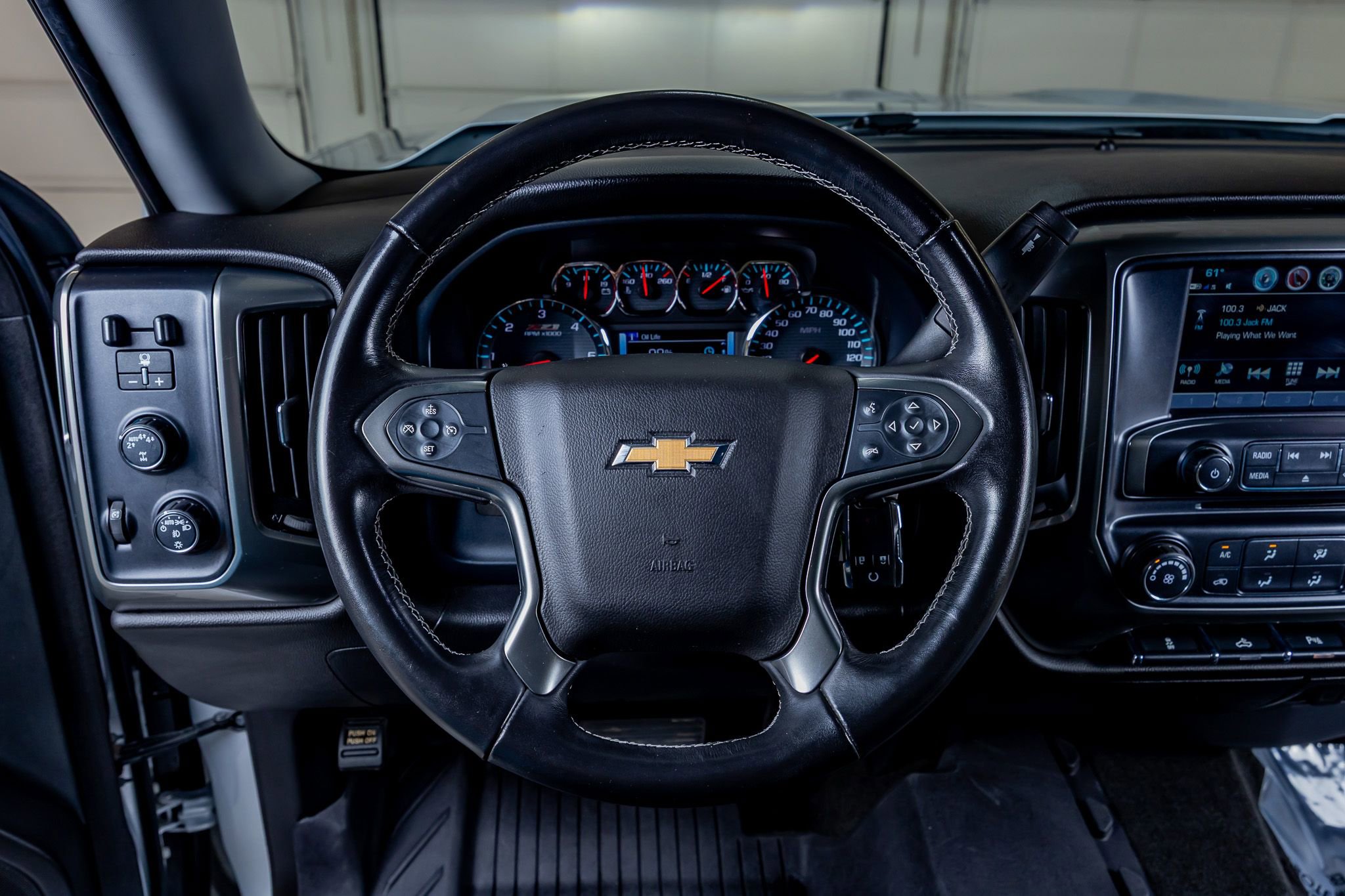 Used 2018 Chevrolet Silverado 1500 LT w/ LT Convenience Package AWD/4WD image 16