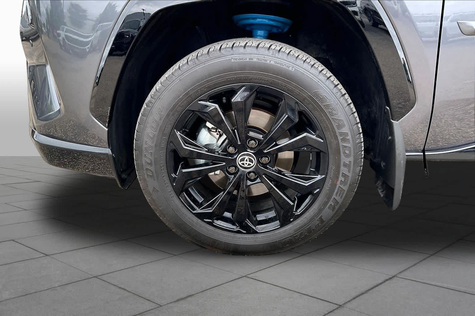Used 2025 Toyota RAV4 XSE AWD/4WD image 11