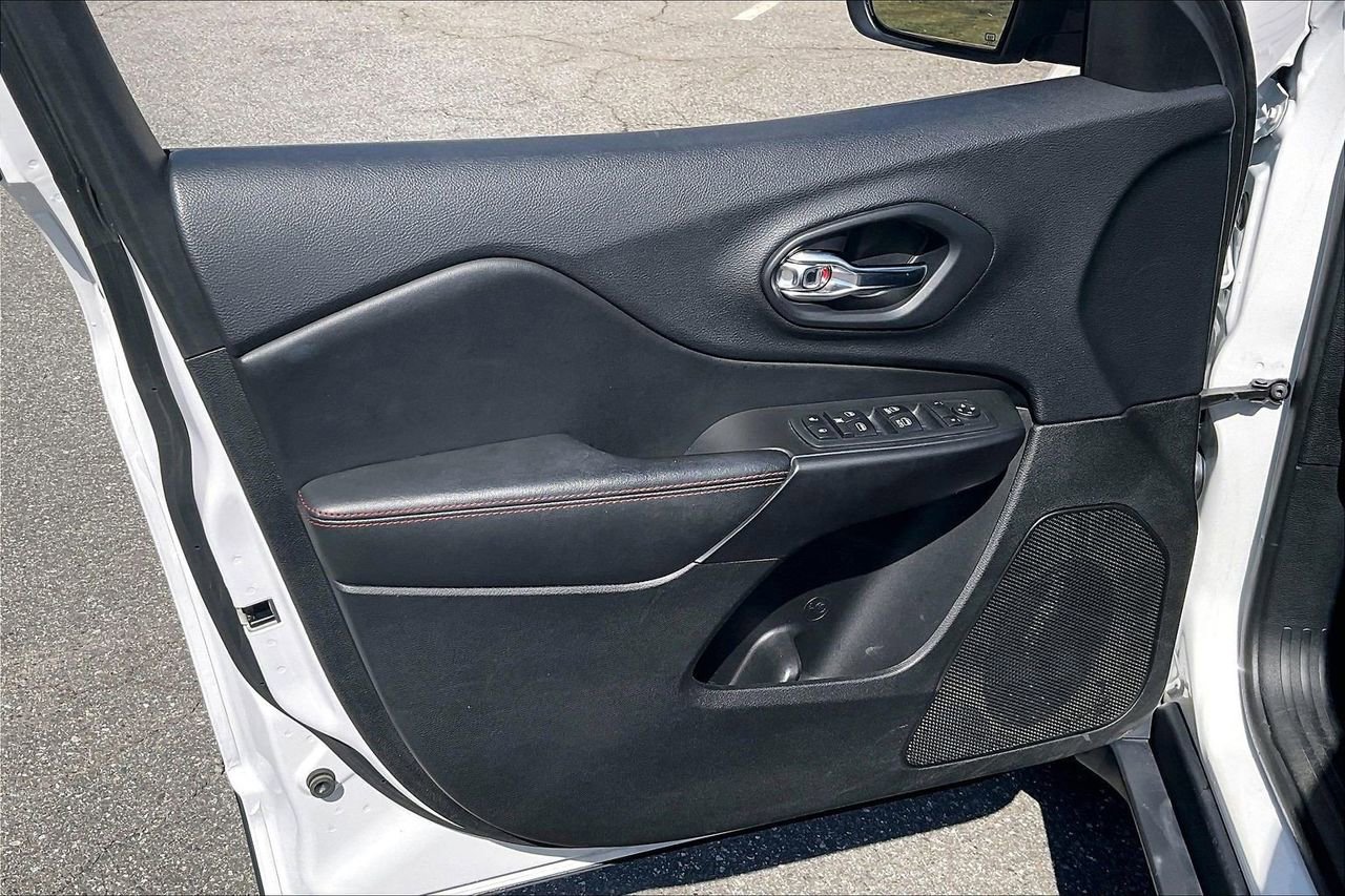 Used 2019 Jeep Cherokee Trailhawk w/ Comfort/Convenience Group image 26