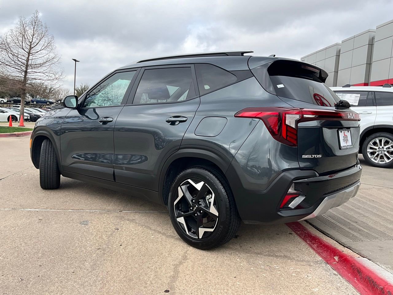 Used 2025 Kia Seltos S image 8