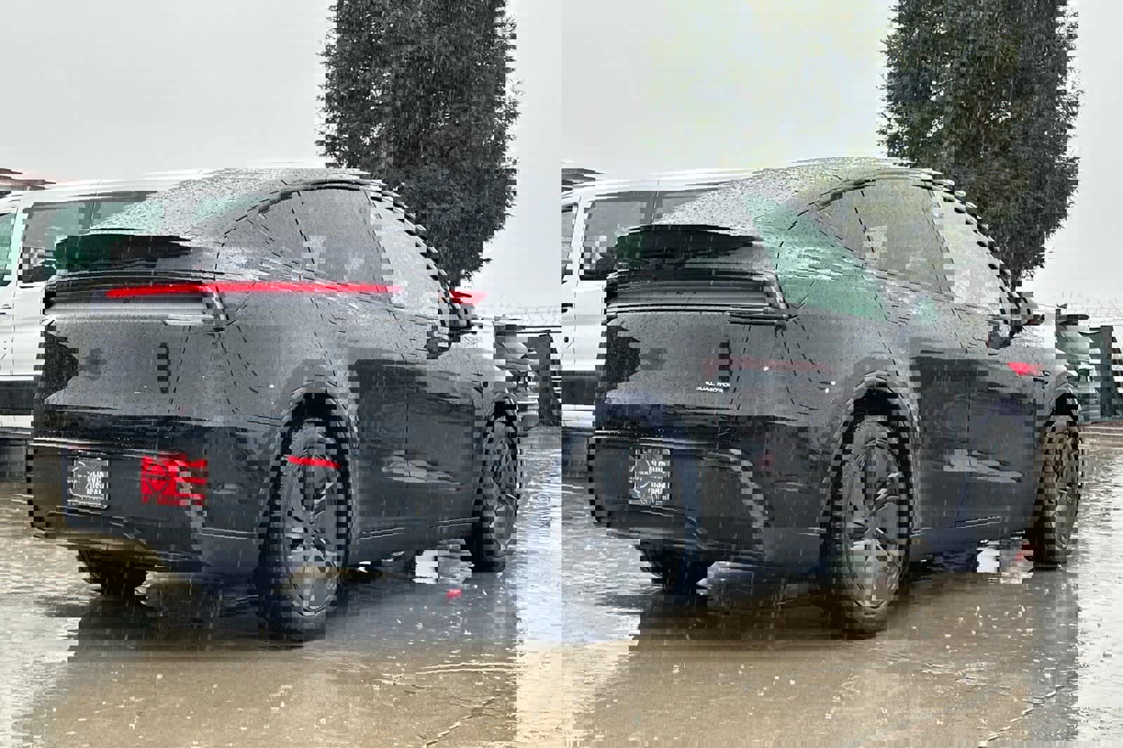 Used 2026 Tesla Model Y Long Range image 3