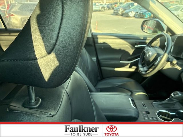Used 2023 Toyota Highlander XLE image 22