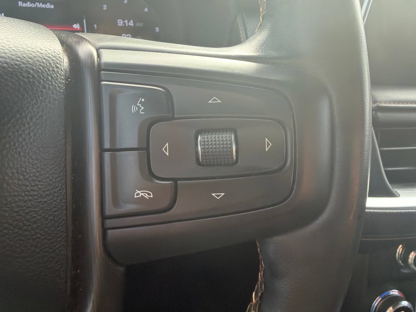 Used 2024 GMC Yukon XL AT4 w/ Technology Package AWD/4WD image 27