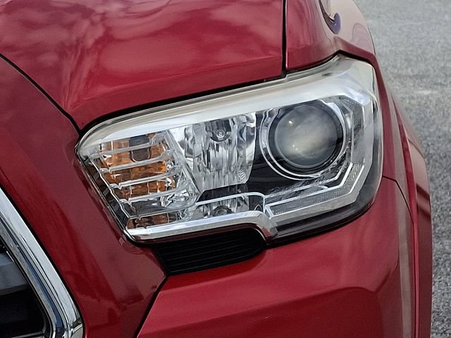 Used 2016 Toyota Tacoma Limited w/ Towing Package image 12