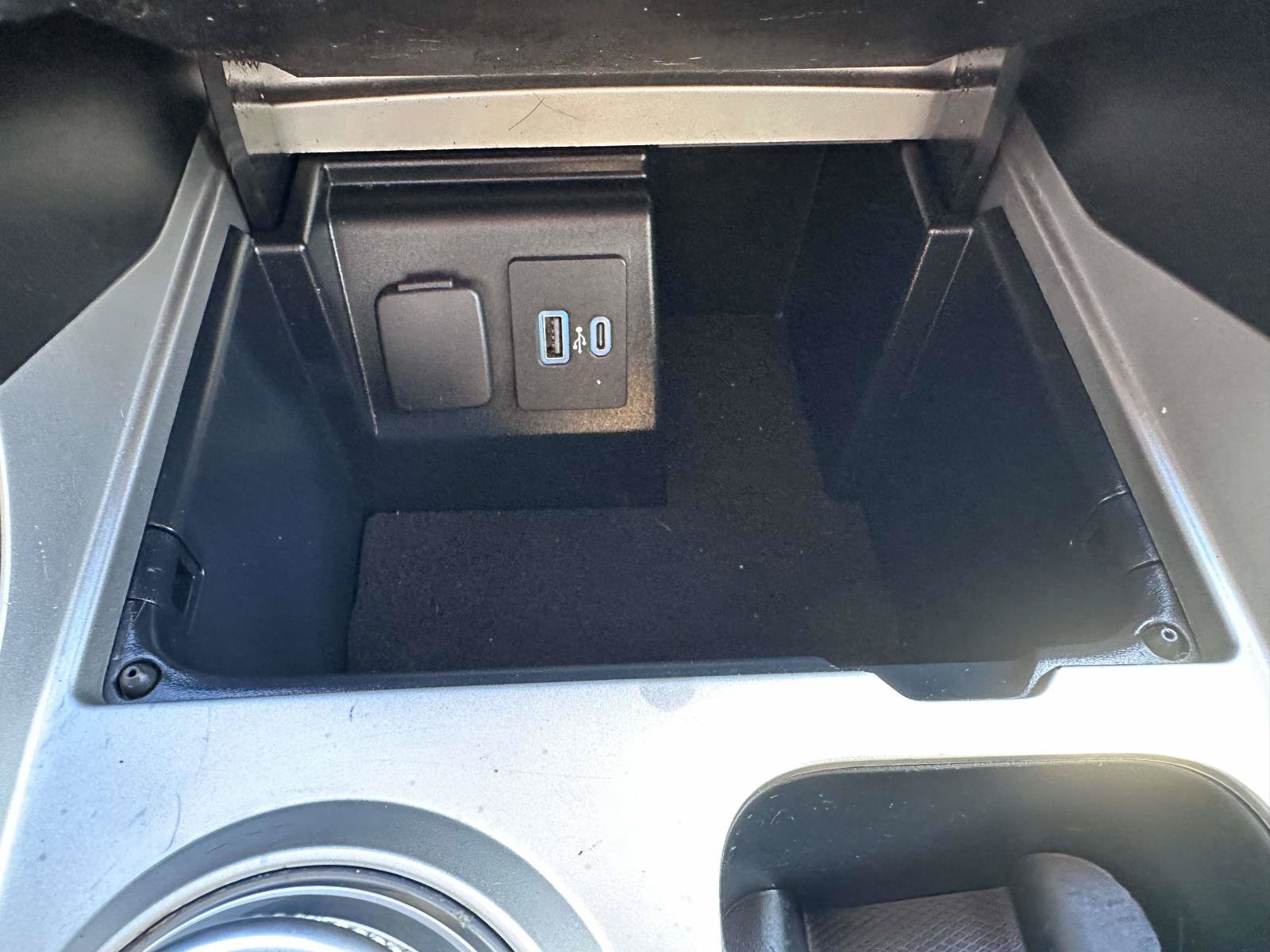 Used 2021 Ford Explorer XLT AWD/4WD image 23
