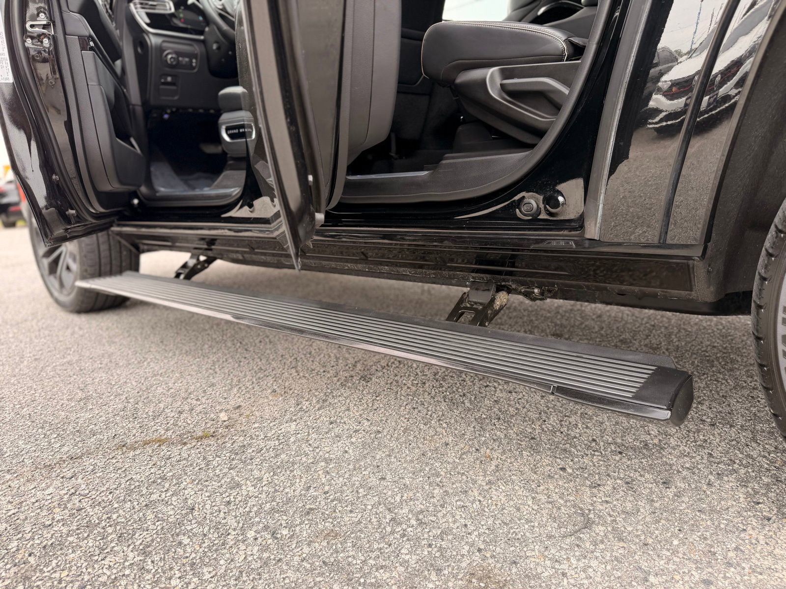 Used 2024 Jeep Grand Wagoneer L Series II w/ Quick Order Packagew 28T image 17