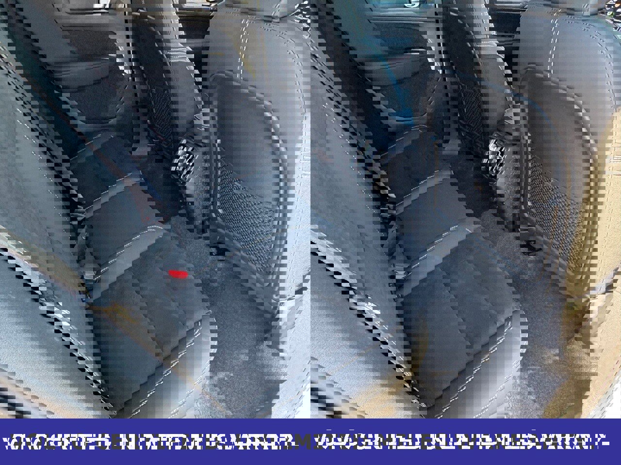 Certified 2025 Volvo XC40 B5 Plus image 31