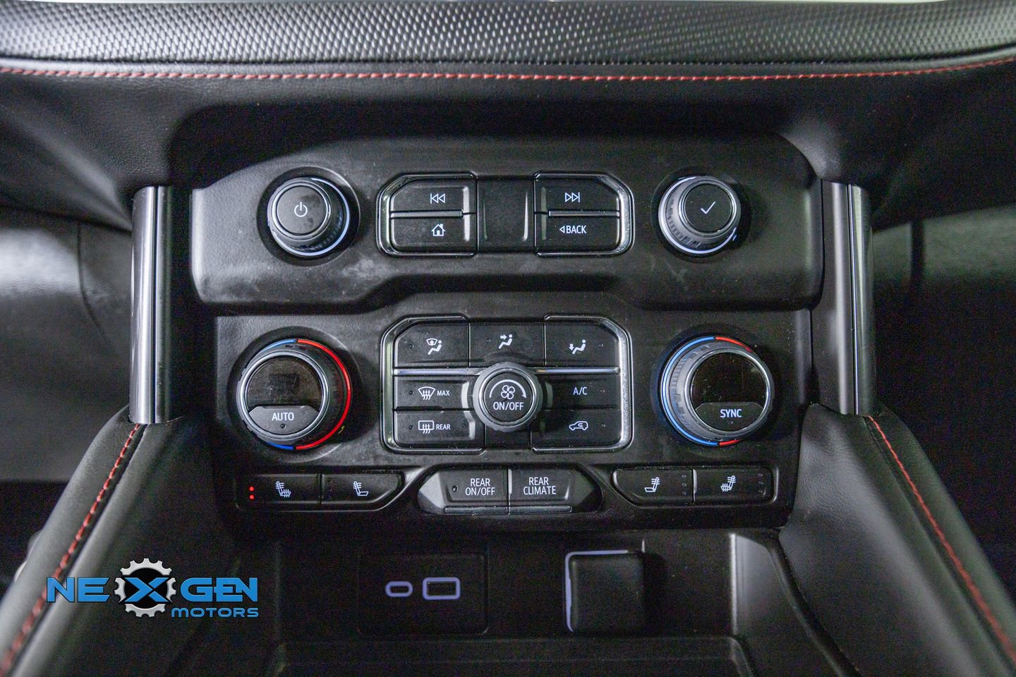 Used 2024 Chevrolet Suburban RST w/ Luxury Package AWD/4WD image 19