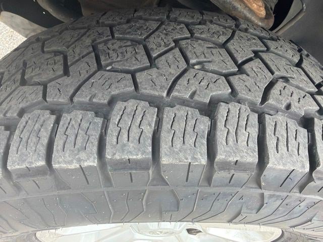 Used 2018 Toyota 4Runner SR5 AWD/4WD image 9