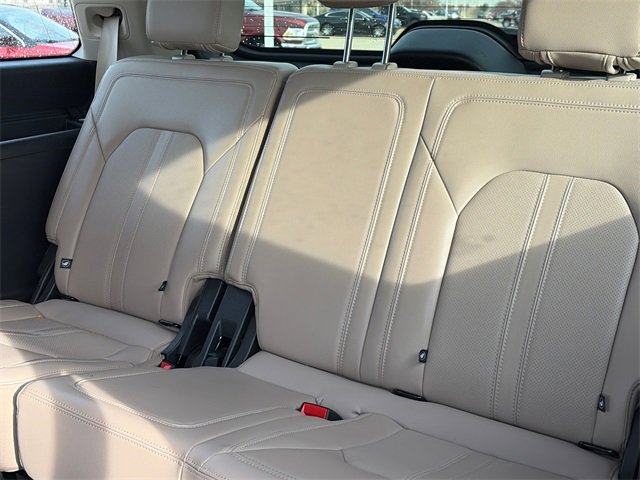 Used 2024 Ford Expedition Limited image 11