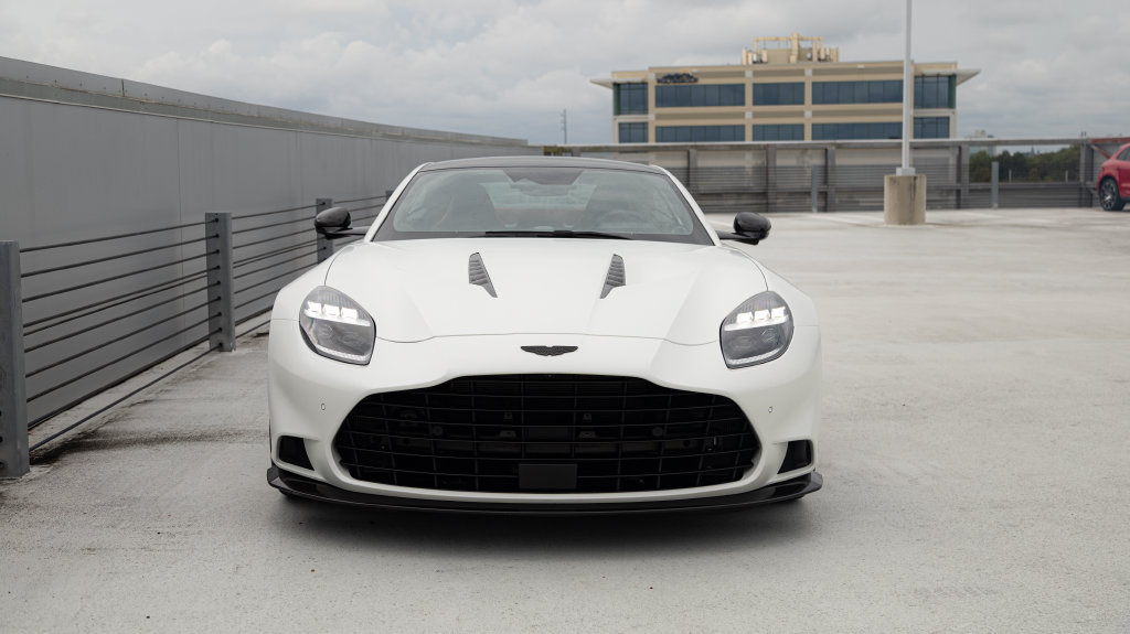Used 2025 Aston Martin Vanquish RWD image 2