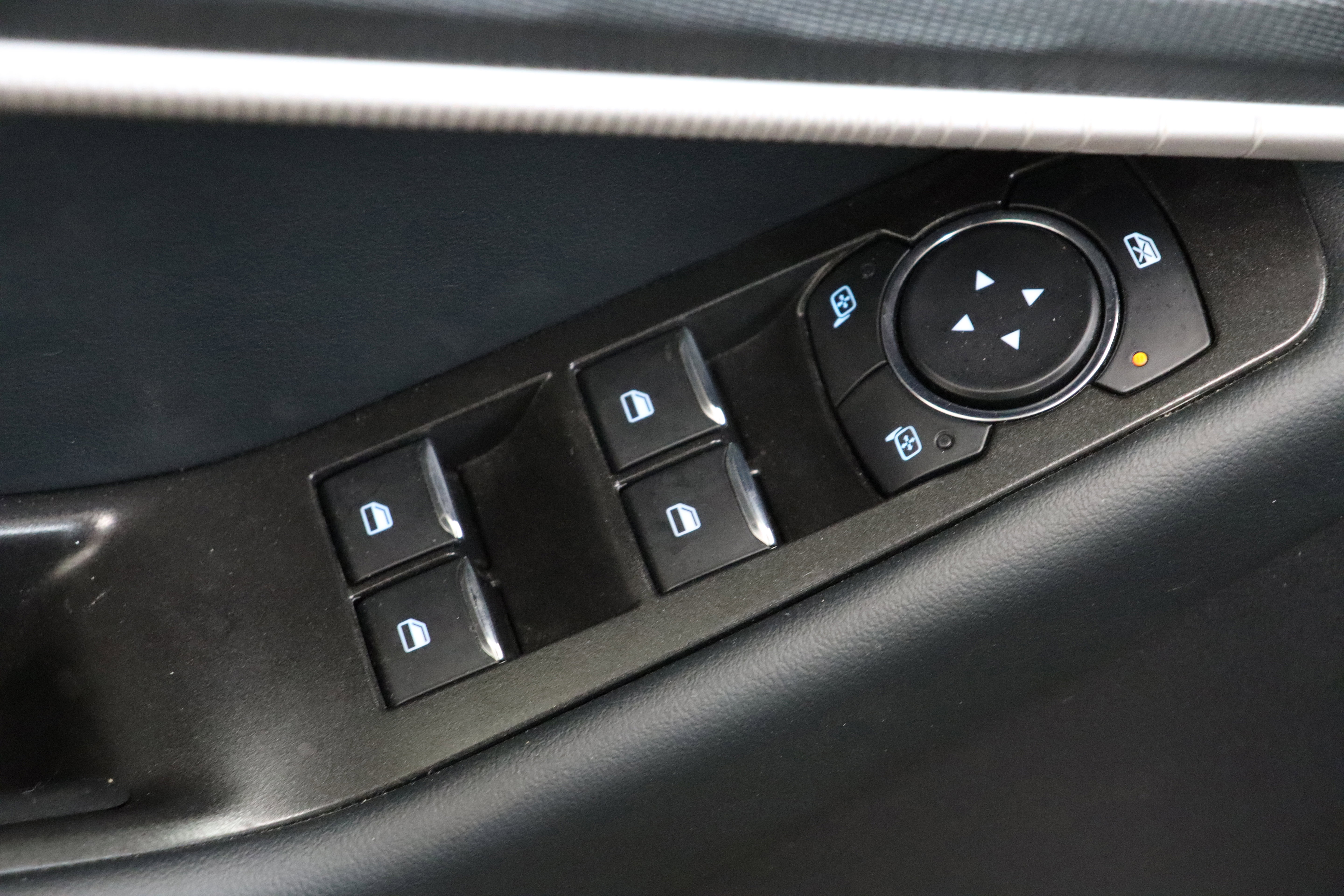 Used 2025 Ford Explorer ST-Line w/ ST-Line Street Pack image 16