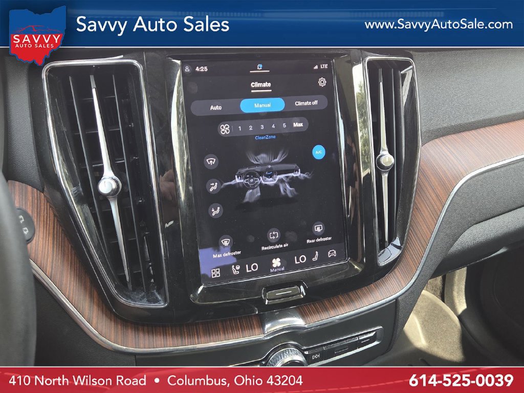 Used 2023 Volvo XC60 B5 Plus AWD/4WD image 28
