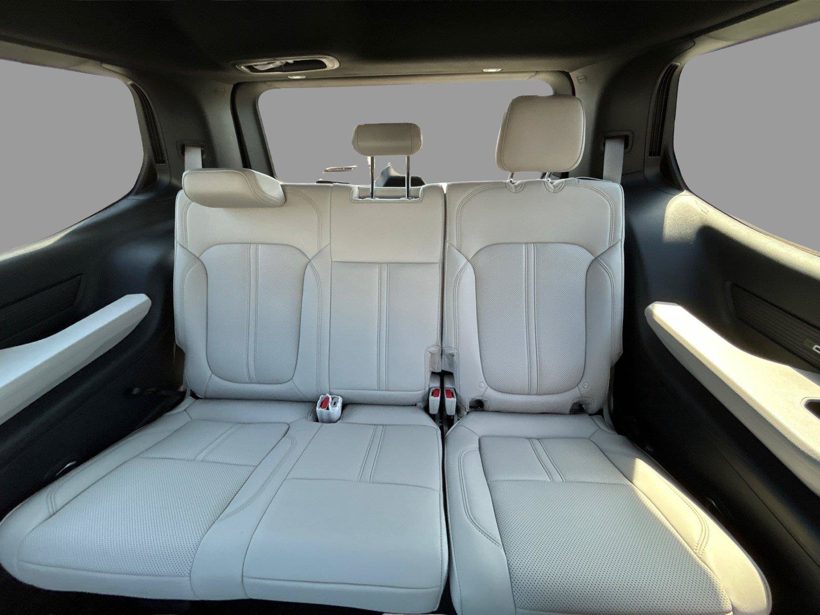 New 2026 Jeep Grand Wagoneer 2WD image 31