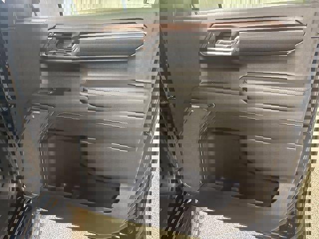 Used 2023 GMC Sierra 1500 SLT w/ SLT Premium Package image 21