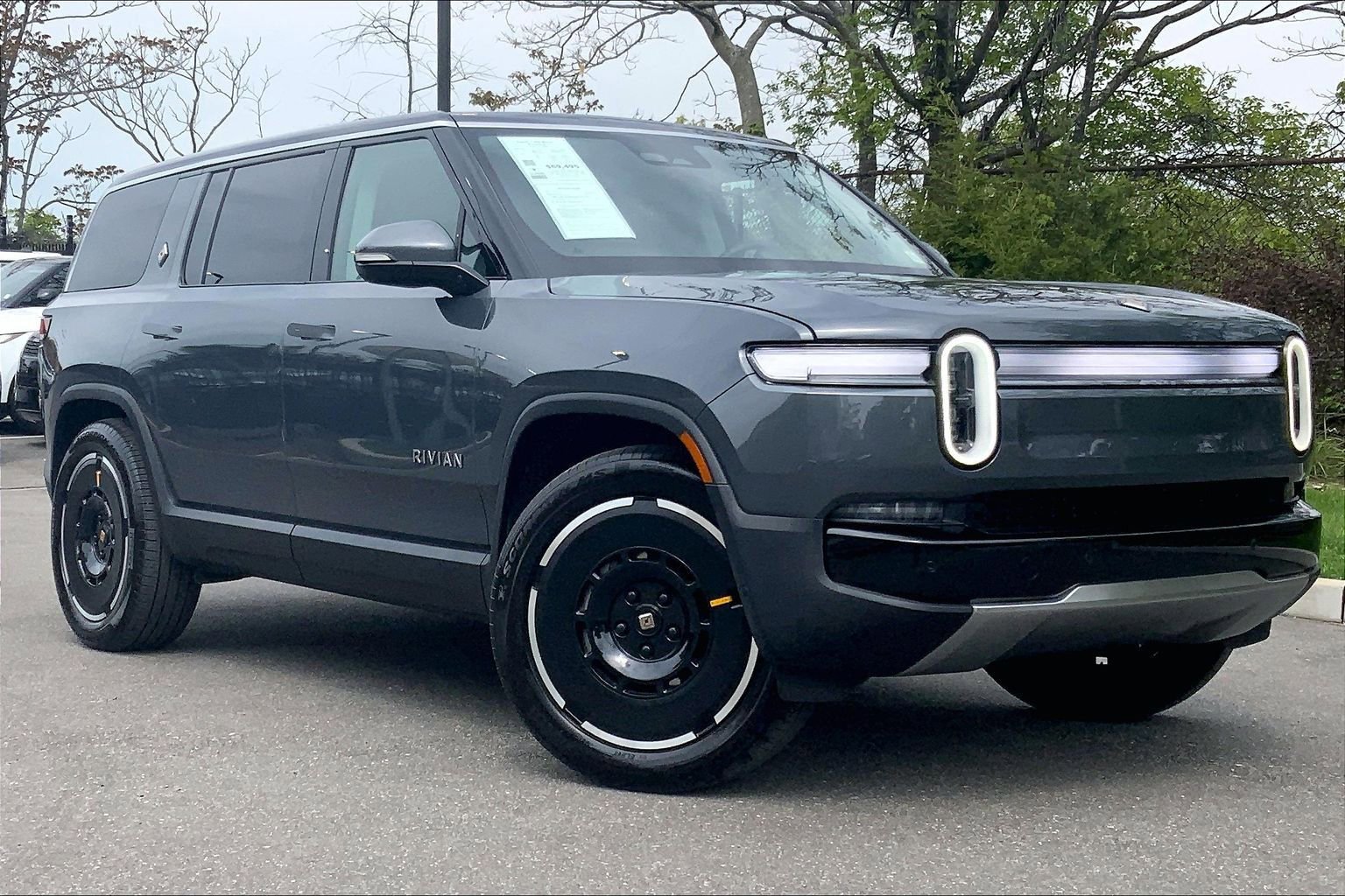 Used 2025 Rivian R1S Adventure AWD/4WD image 2