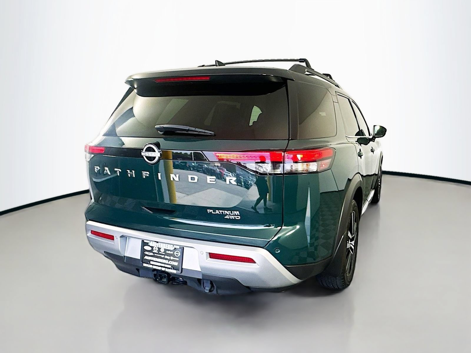 Used 2023 Nissan Pathfinder Platinum w/ Cargo Package AWD/4WD image 7